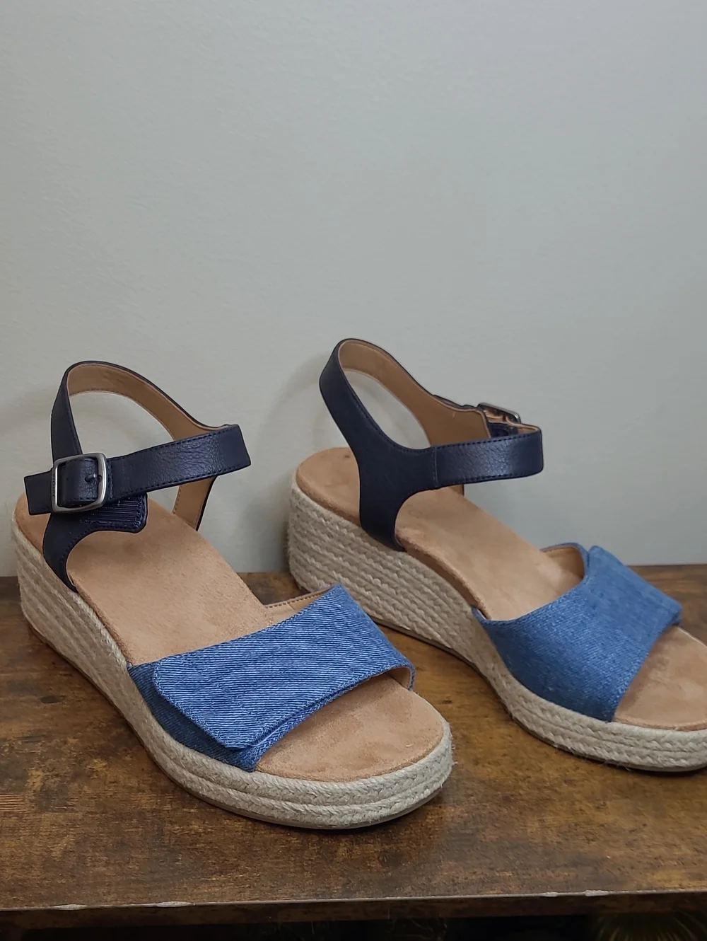 Vionic SABLE Blue Denim & Navy Blue Wedge Espadrille Sandals size 9
